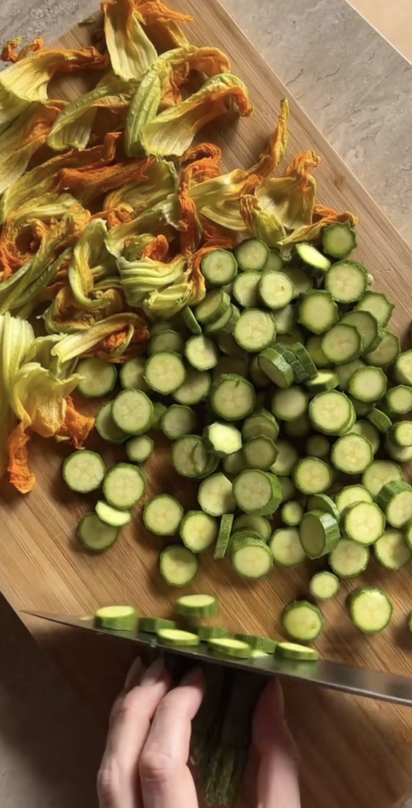 Paccheri zafferano e fiori di zucca ricetta step 1