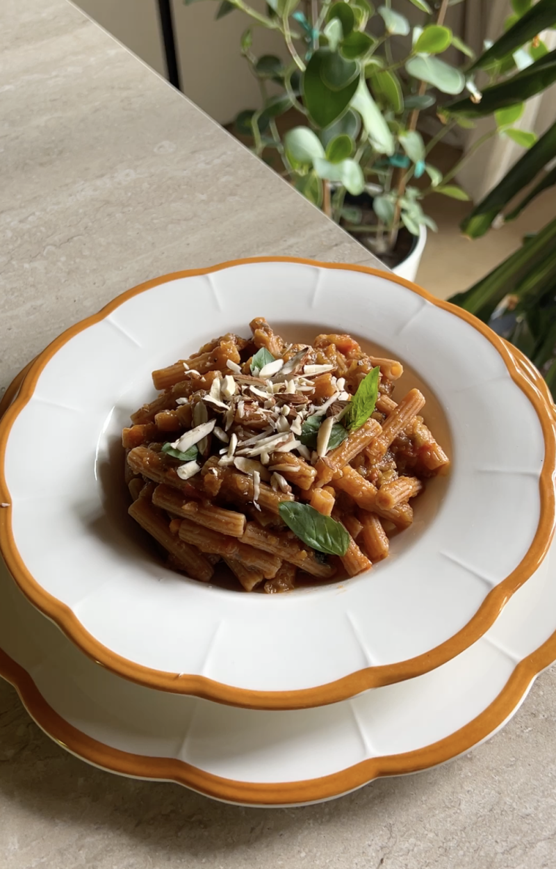 Pasta al sugo di melanzane ricetta