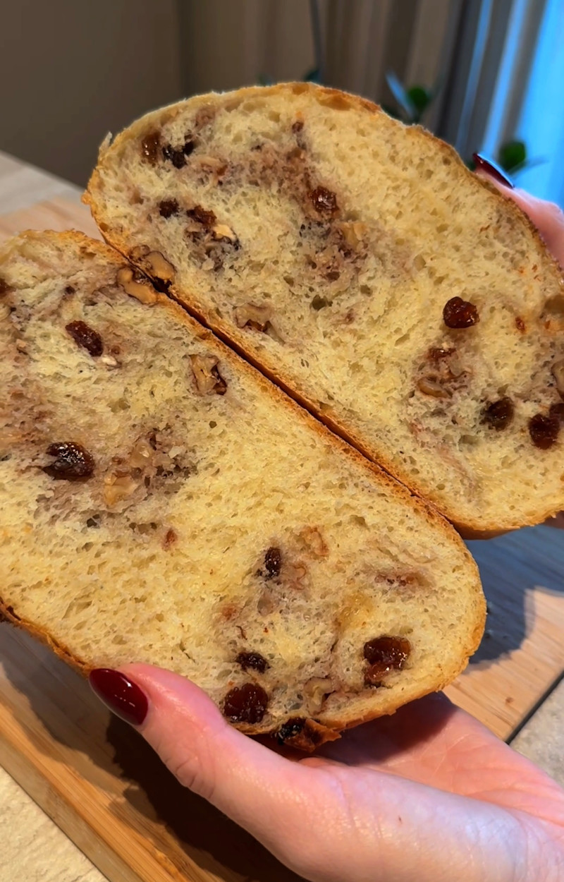 Pane fatto in casa con uvetta e noci ricetta