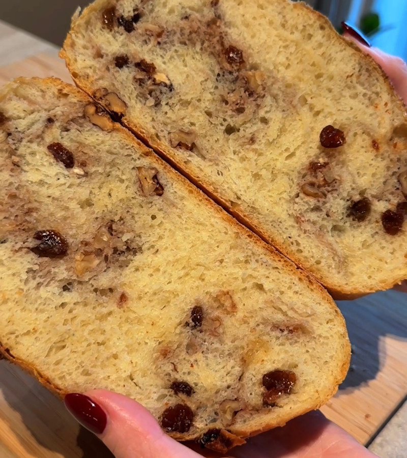 Pane fatto in casa con uvetta e noci ricetta