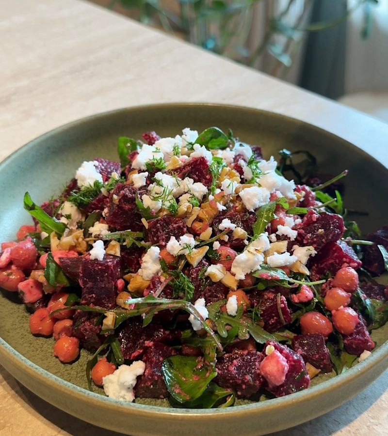 Insalata di barbabietole con salsa alle erbe ricetta